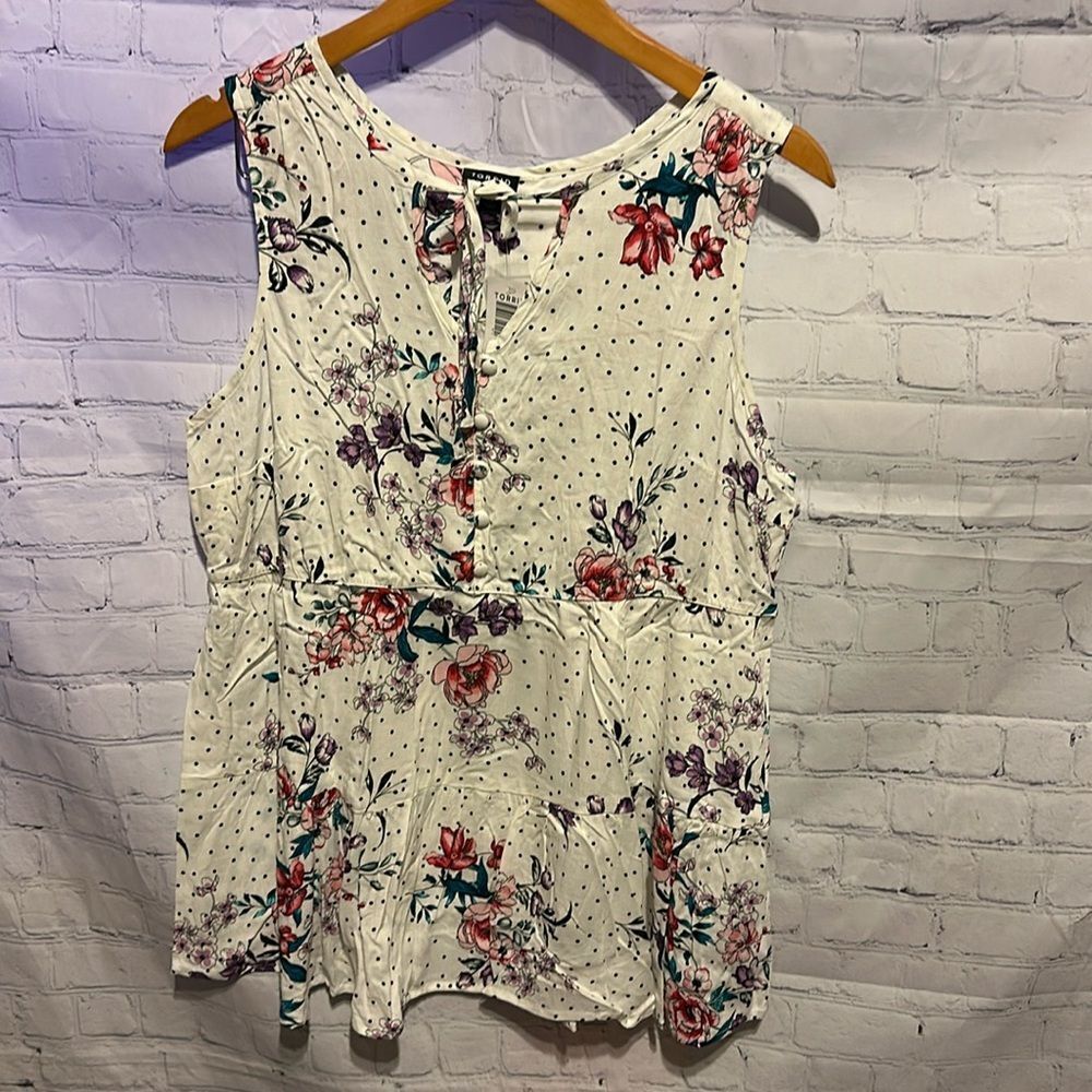Brand New NWT Torrid Floral Polka Dot Print Tank Top.